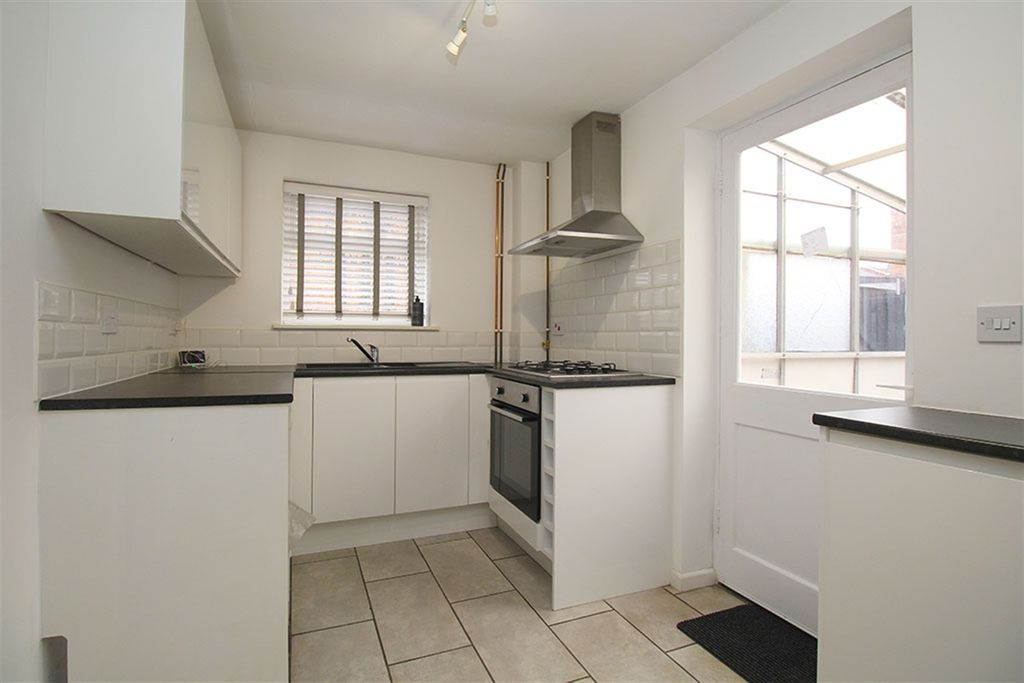 Property photo 3 of 19 Kitchen