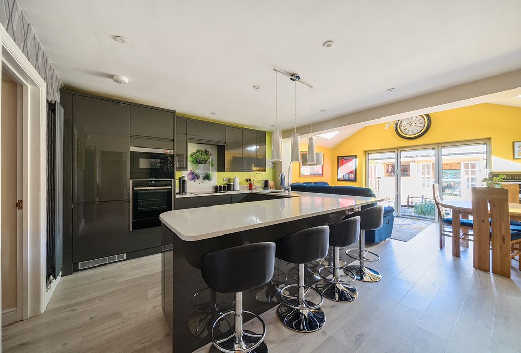 Property photo 2 of 27 Kitchen/Dining Room