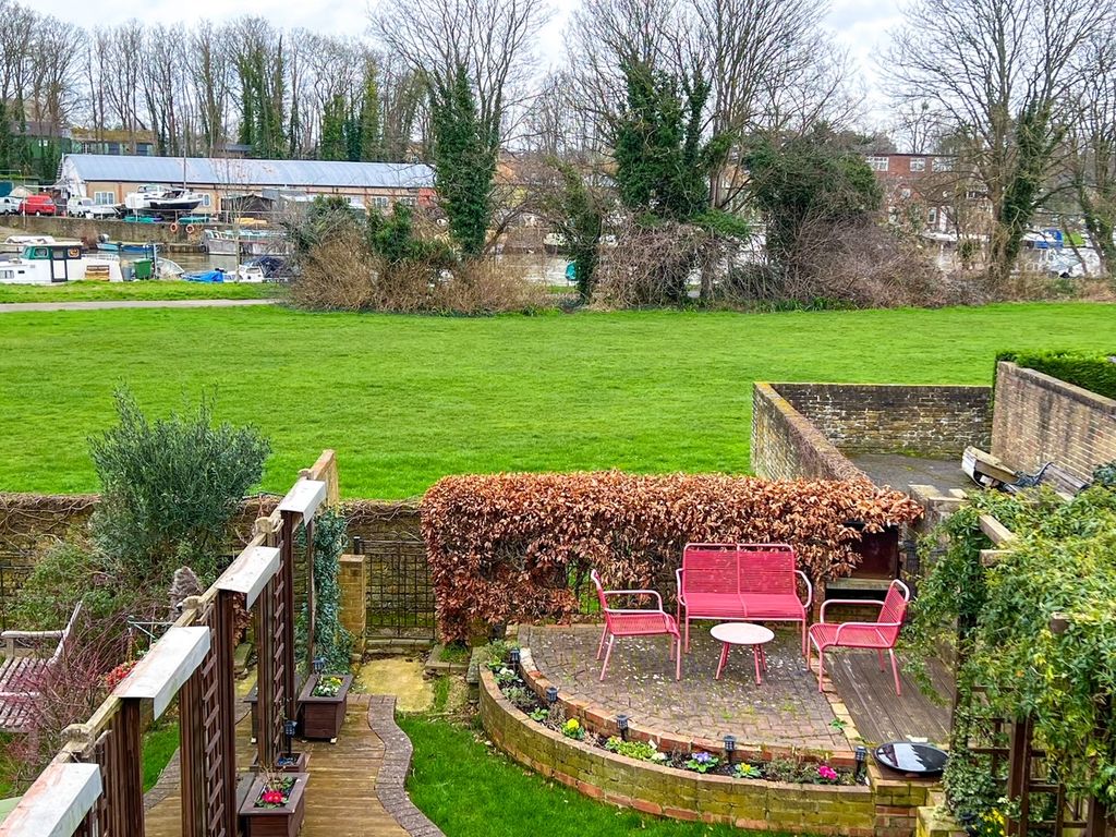 Property photo 2 of 29