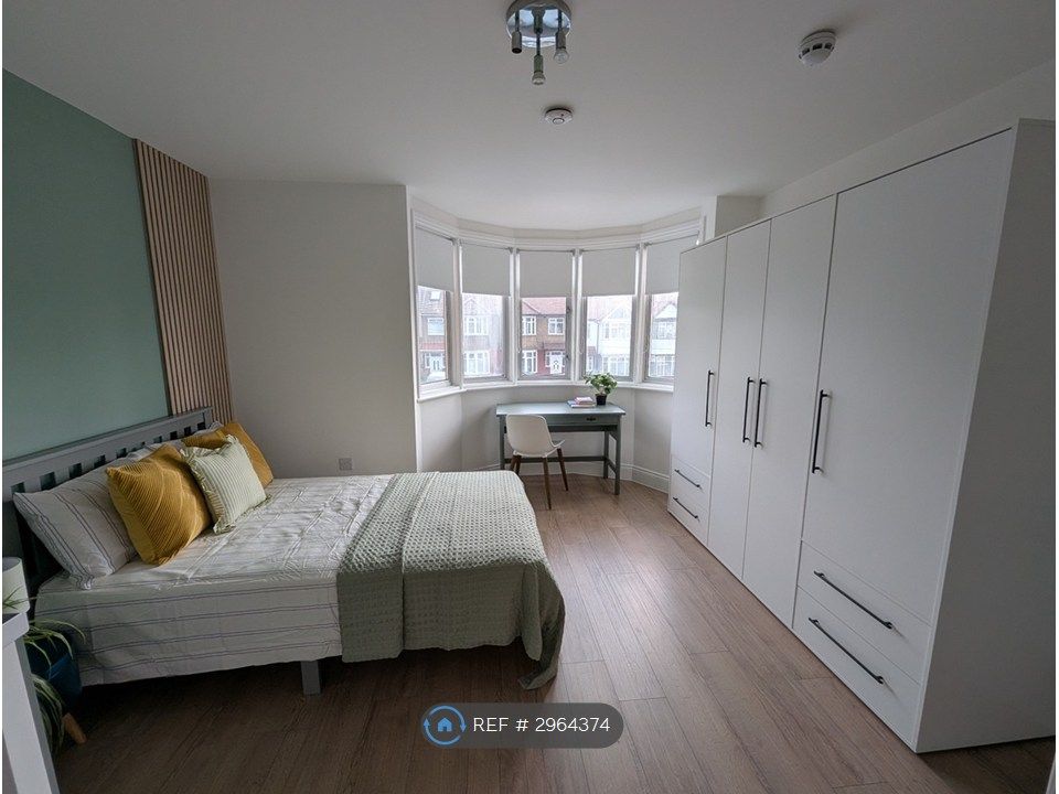 Property photo 2 of 11 Room 5