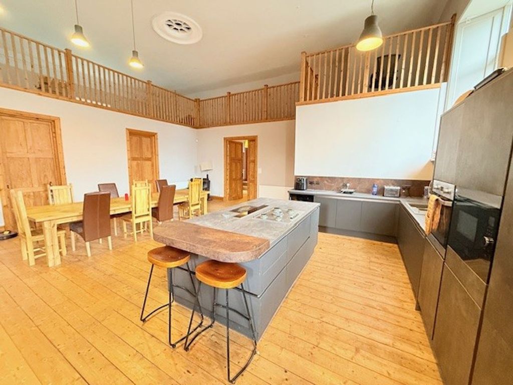 Property photo 3 of 34