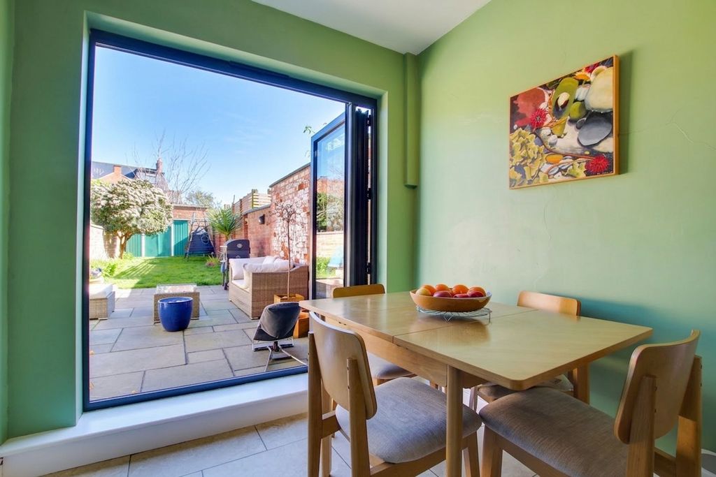 Property photo 2 of 37