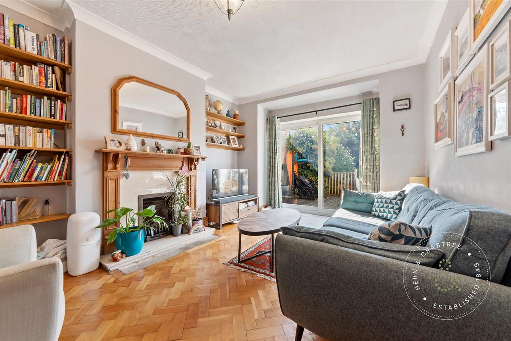 Property photo 3 of 34 Vaughan-Avenue-19.Jpg