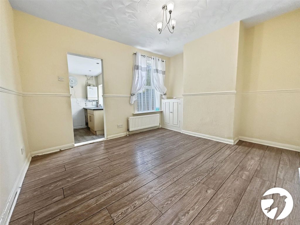 Property photo 3 of 8 Dining Area