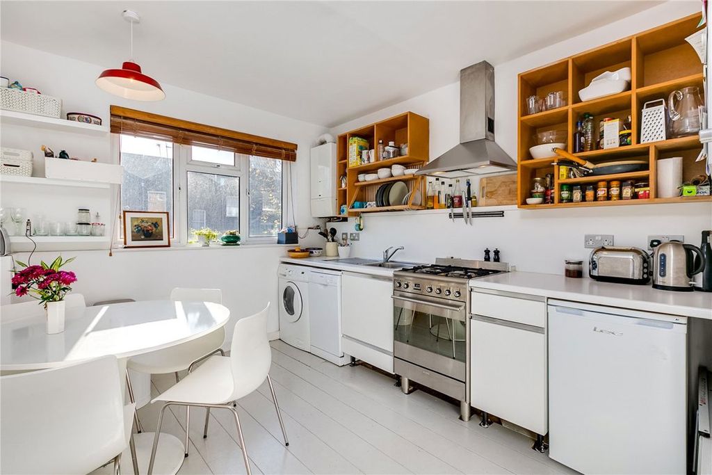 Property photo 3 of 8