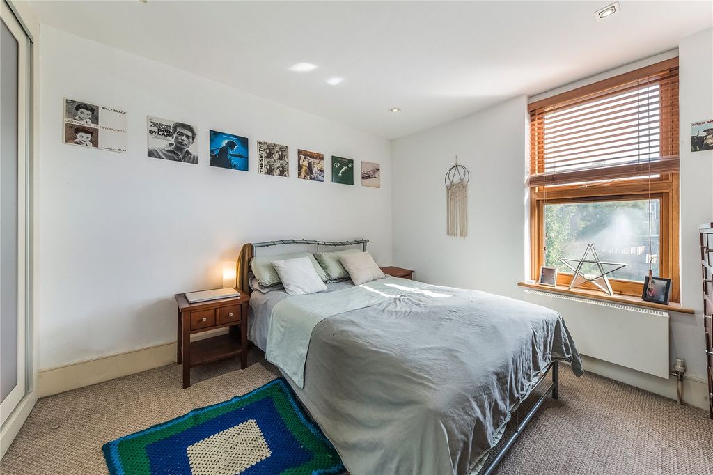 Property photo 2 of 6