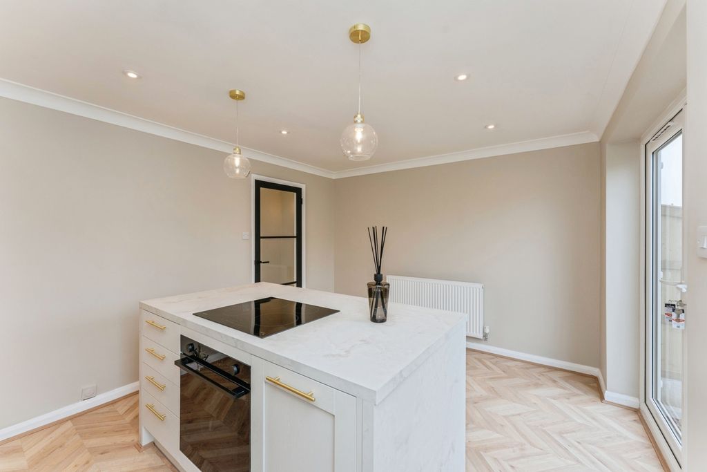 Property photo 2 of 23 Pbox-Img.Jpg