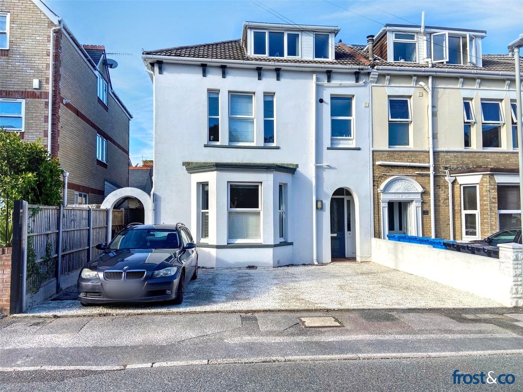 Property photo 1 of 12 Balmoral Road