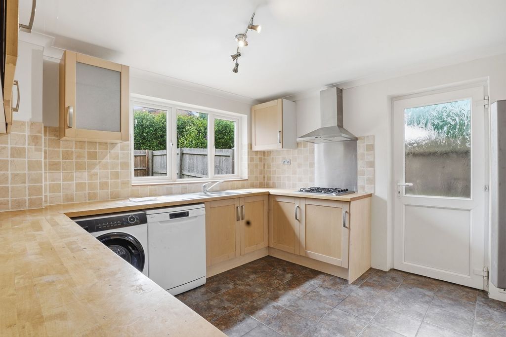 Property photo 3 of 18 Kitchen