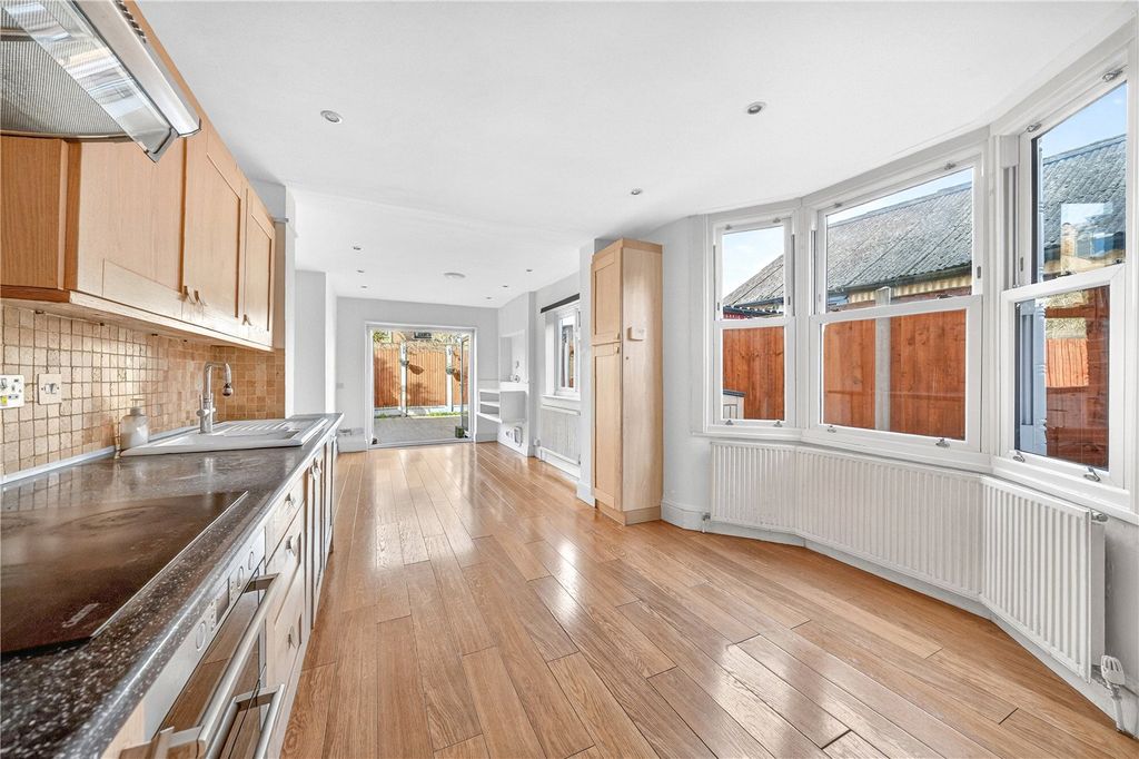 Property photo 2 of 20 Picture No. 23