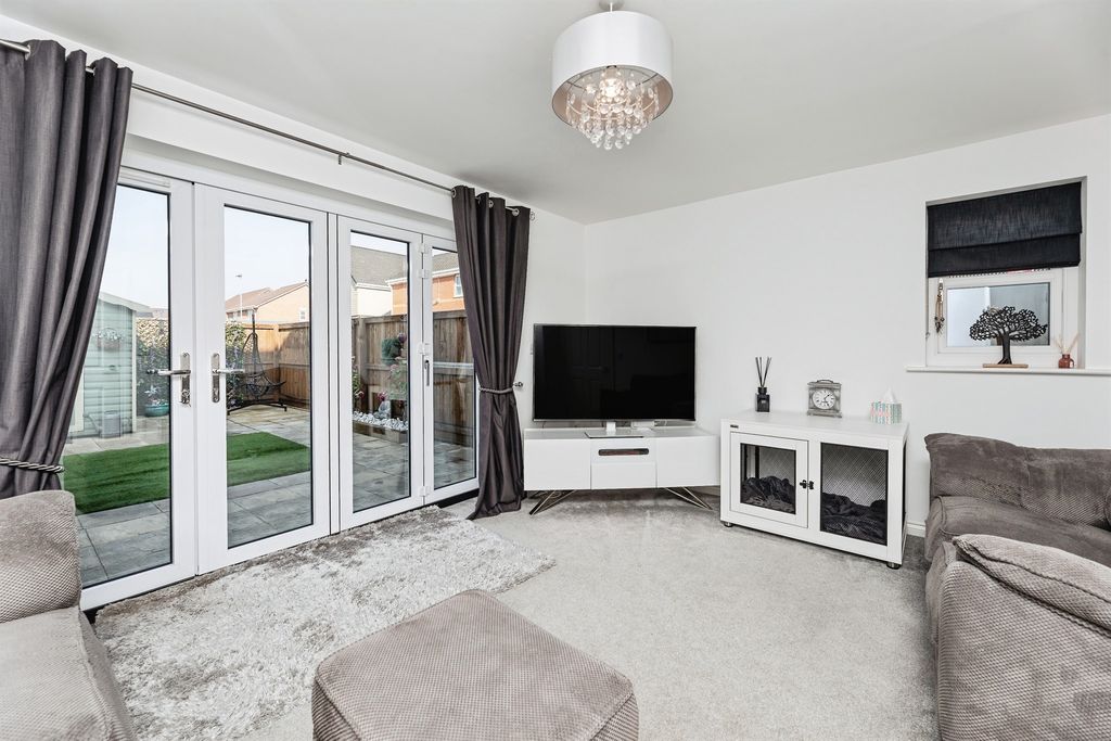 Property photo 3 of 13