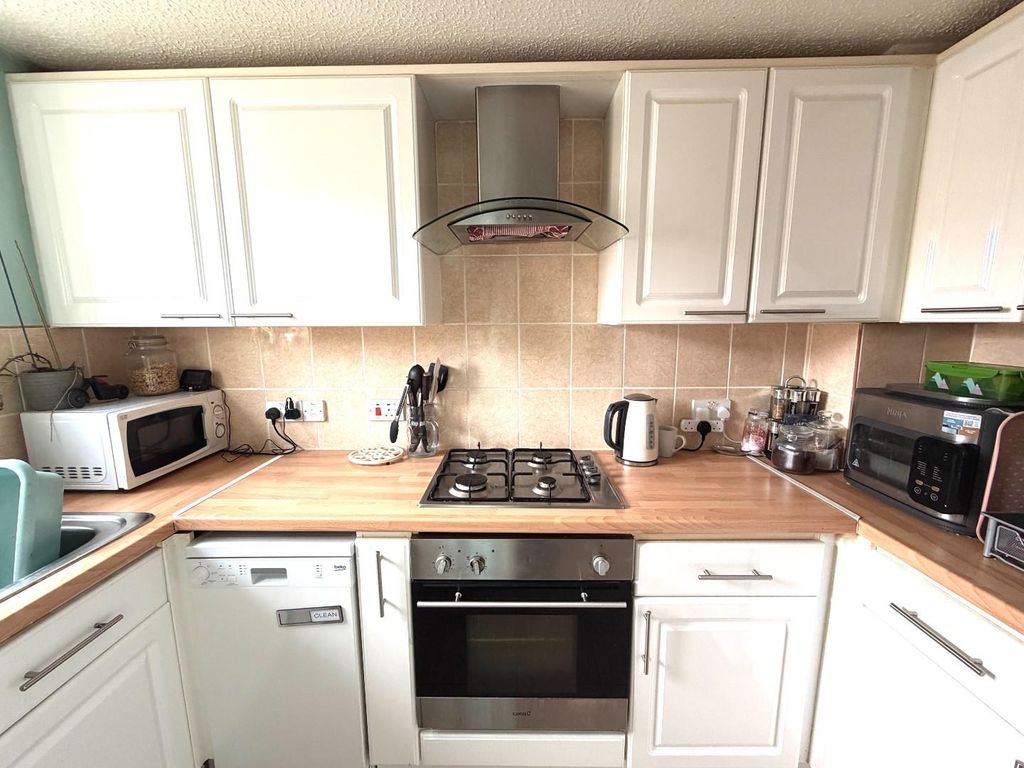 Property photo 2 of 9 Kitchen.Jpg