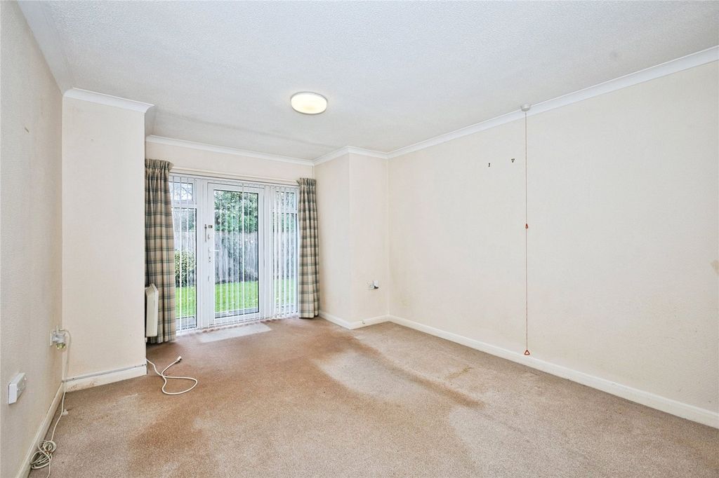 Property photo 3 of 10 Lounge