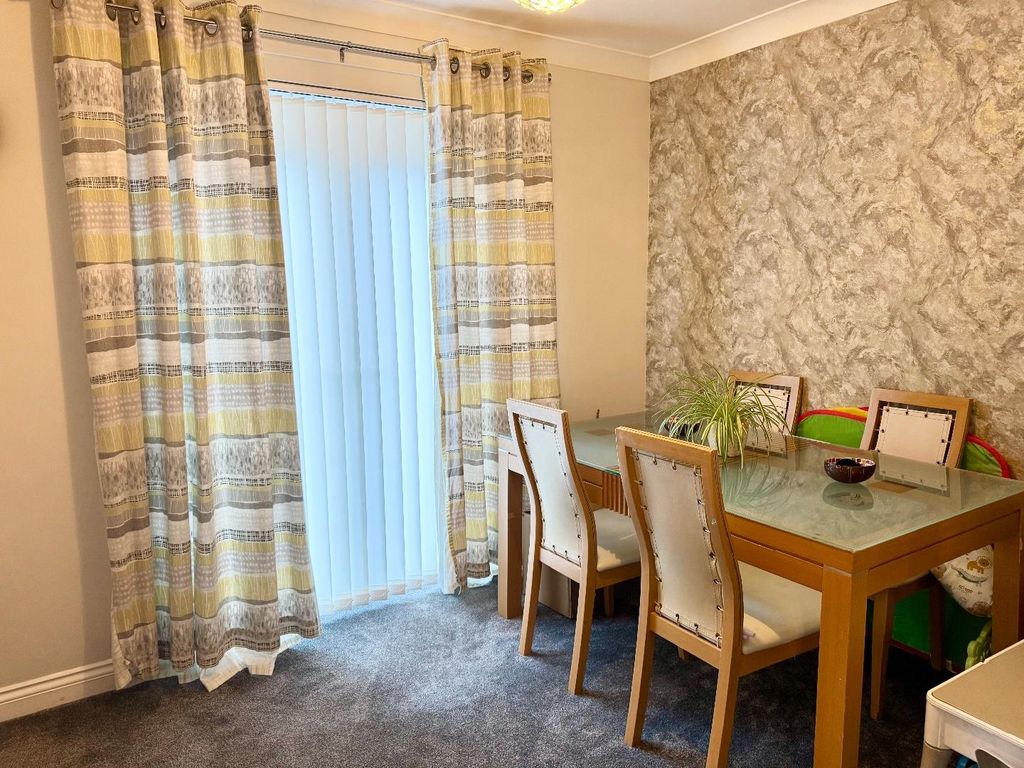 Property photo 3 of 10 Dining Room