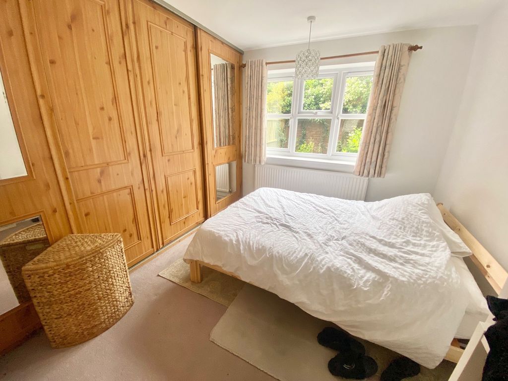 Property photo 3 of 6 Bedroom