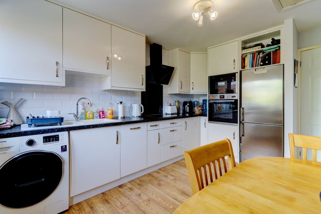 Property photo 2 of 11 Picture No. 12
