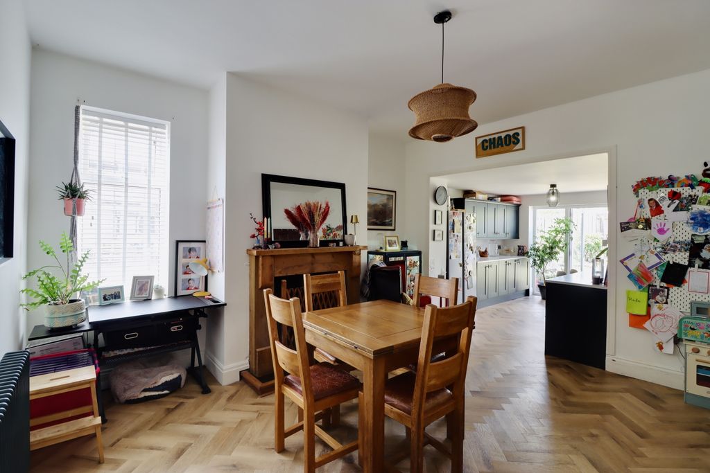 Property photo 3 of 11 Img_8134-Img_8136