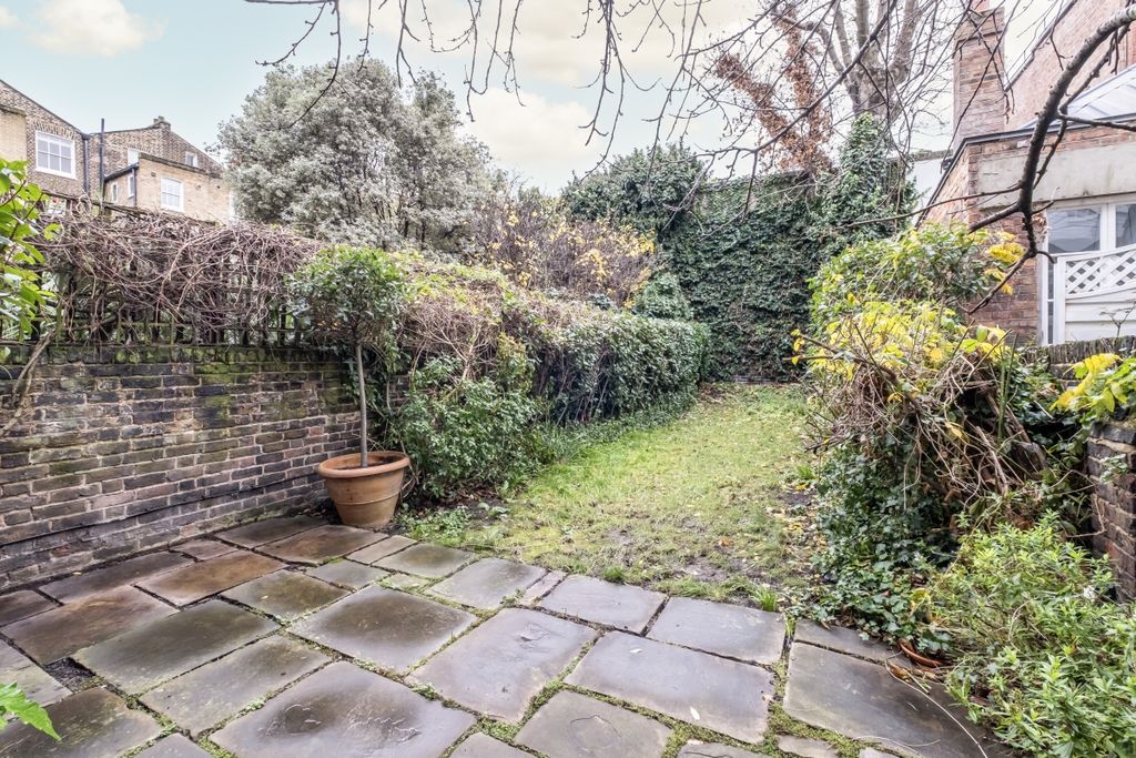 Property photo 2 of 19 Garden