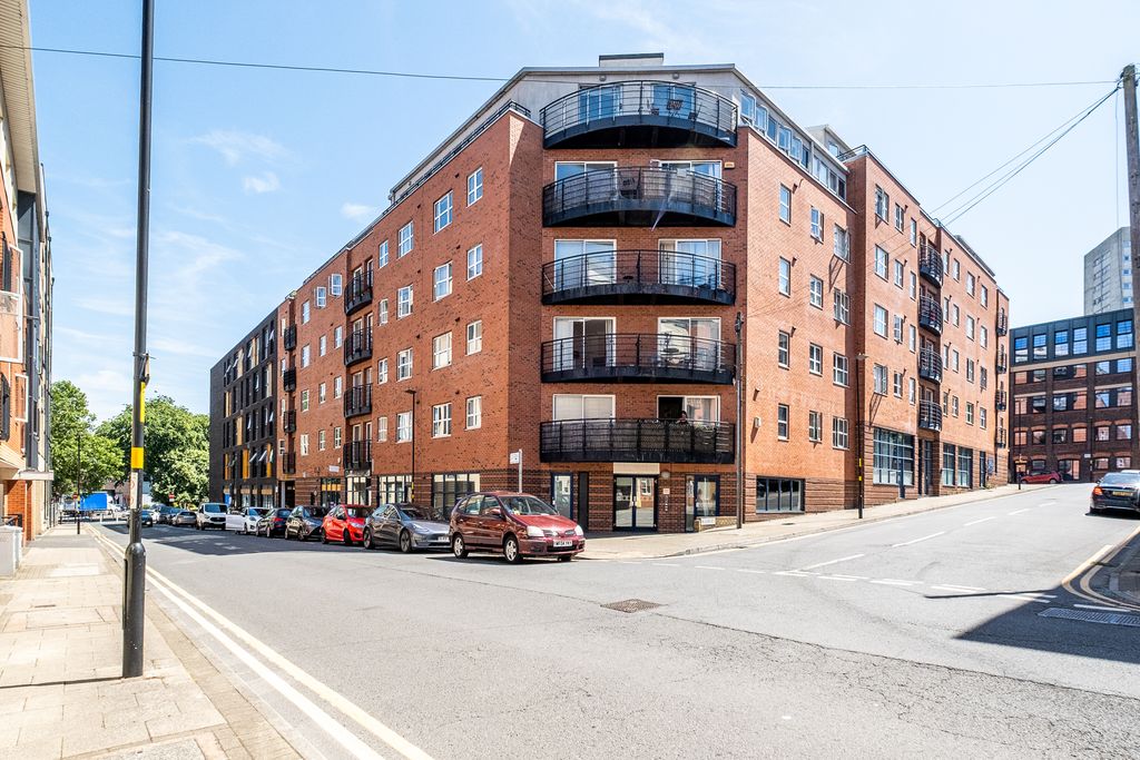 Property photo 1 of 9 Full Size-16