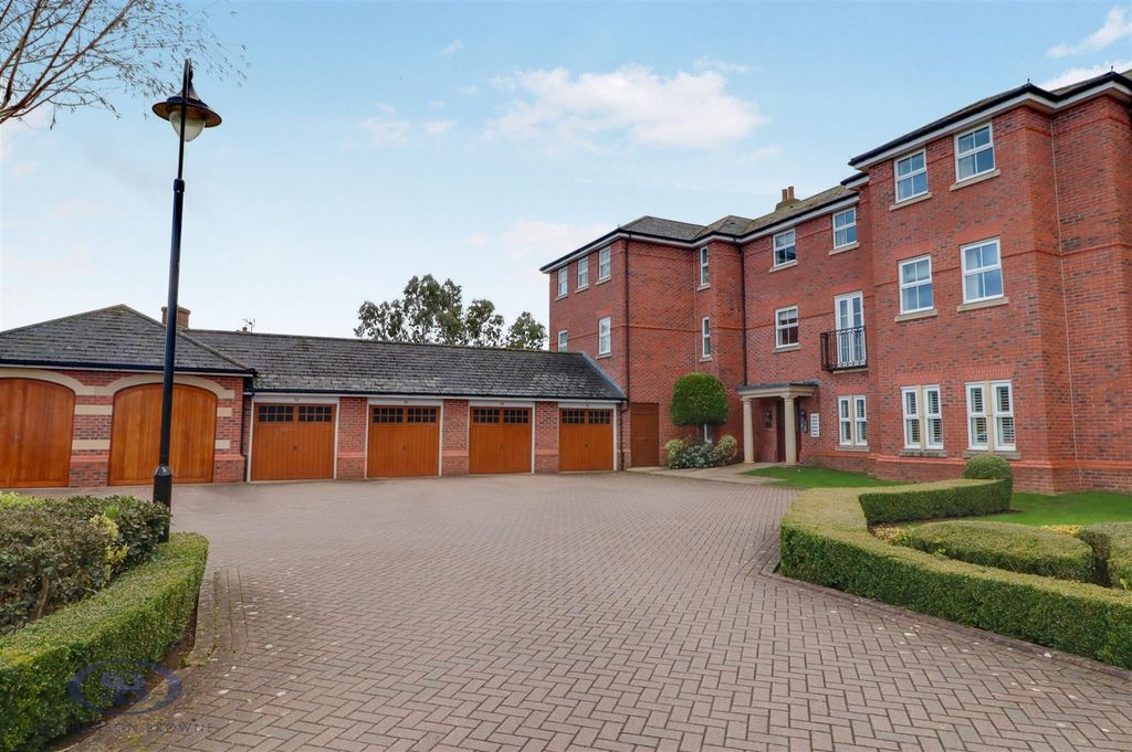 Property photo 1 of 32