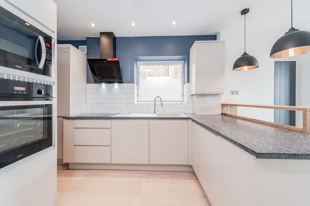 Property photo 2 of 25