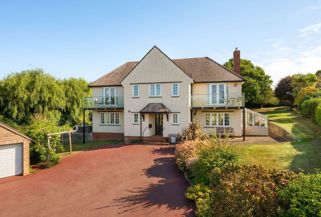 Property photo 1 of 27 Windrush Front