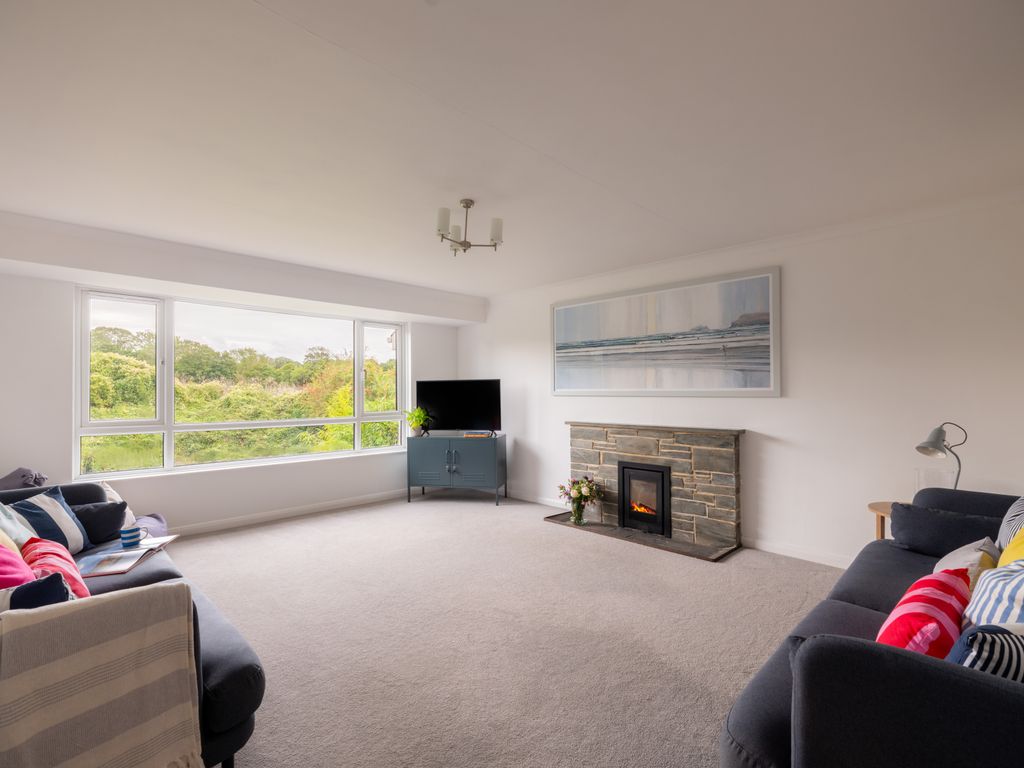 Property photo 3 of 18 Little Trelyn 9-5