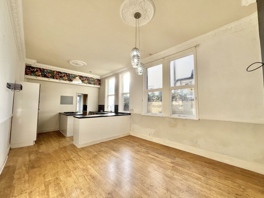 Property photo 3 of 24