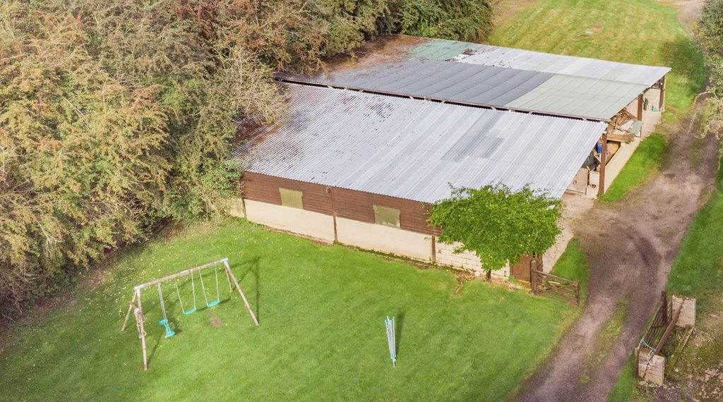 Property photo 2 of 26 Picture No. 61