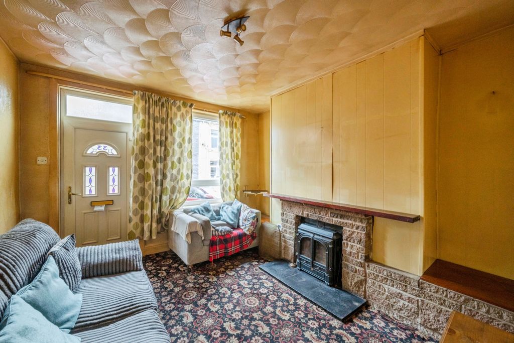 Property photo 3 of 19 07
