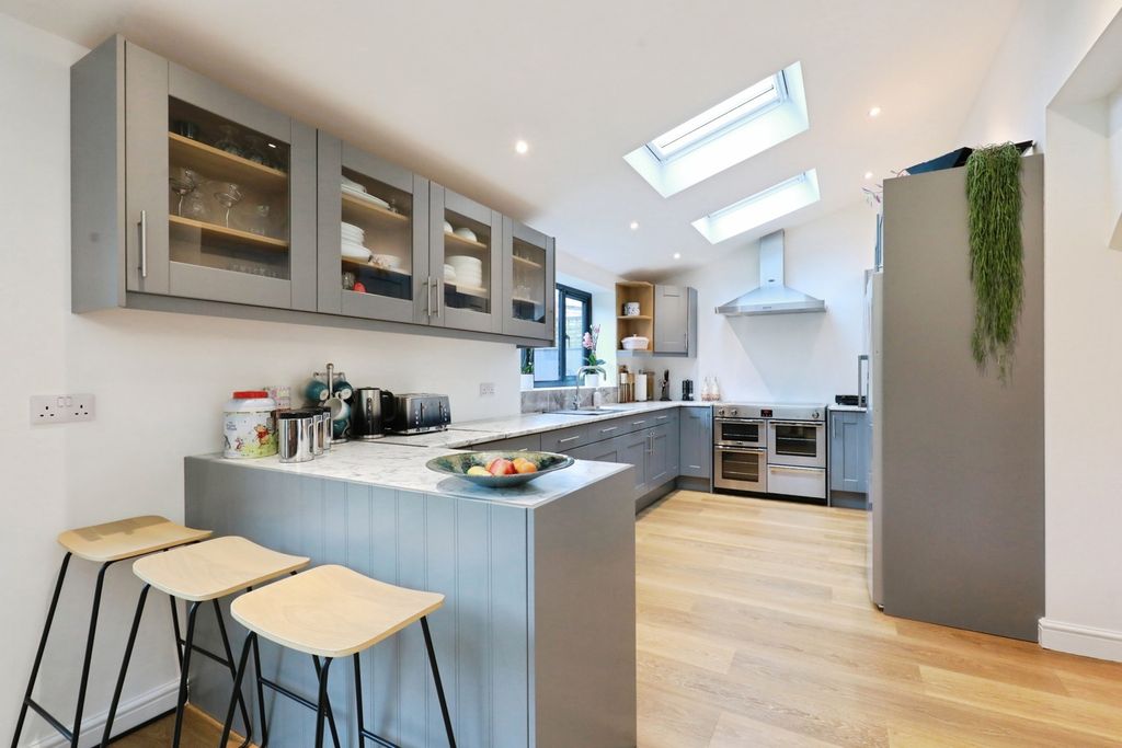 Property photo 2 of 27 Pbox-Img.Jpg