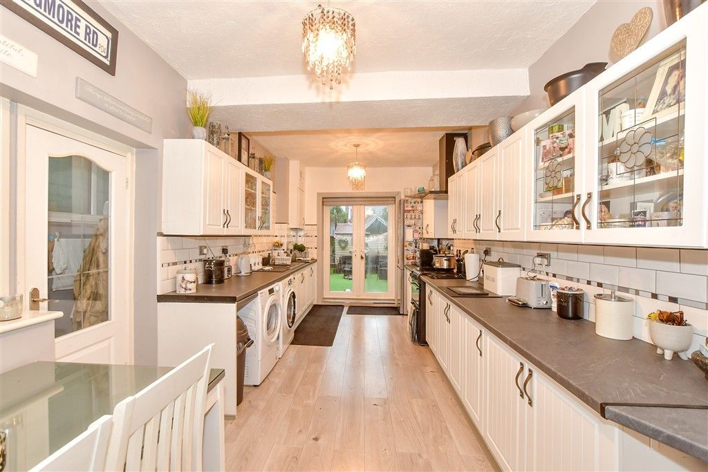 Property photo 2 of 9 Kitchen