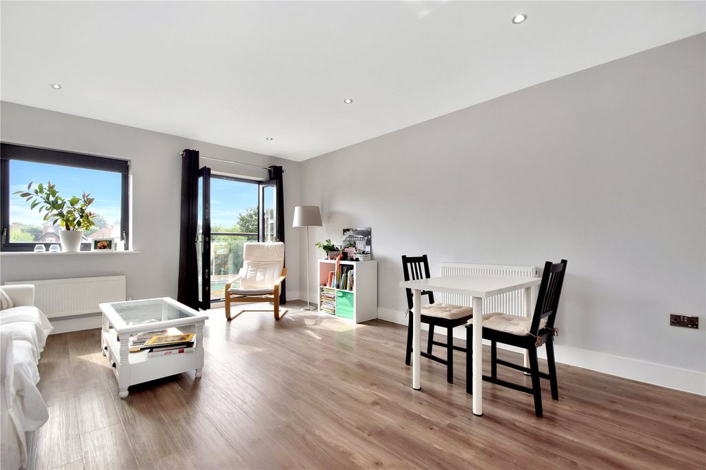 Property photo 1 of 8 Reception Room