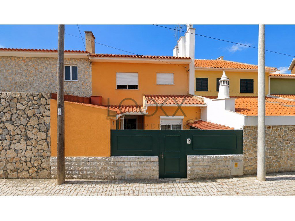 Property photo 1 of 32 Renovated 4-Bedroom House In Cascais