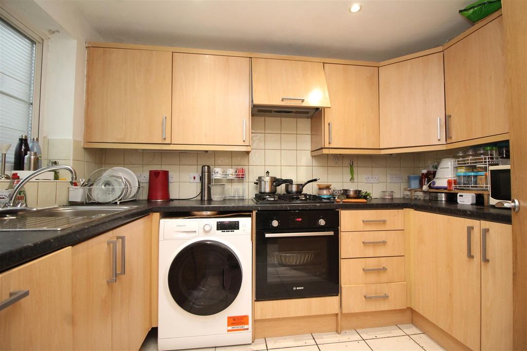 Property photo 2 of 10 Kitchen .Jpg