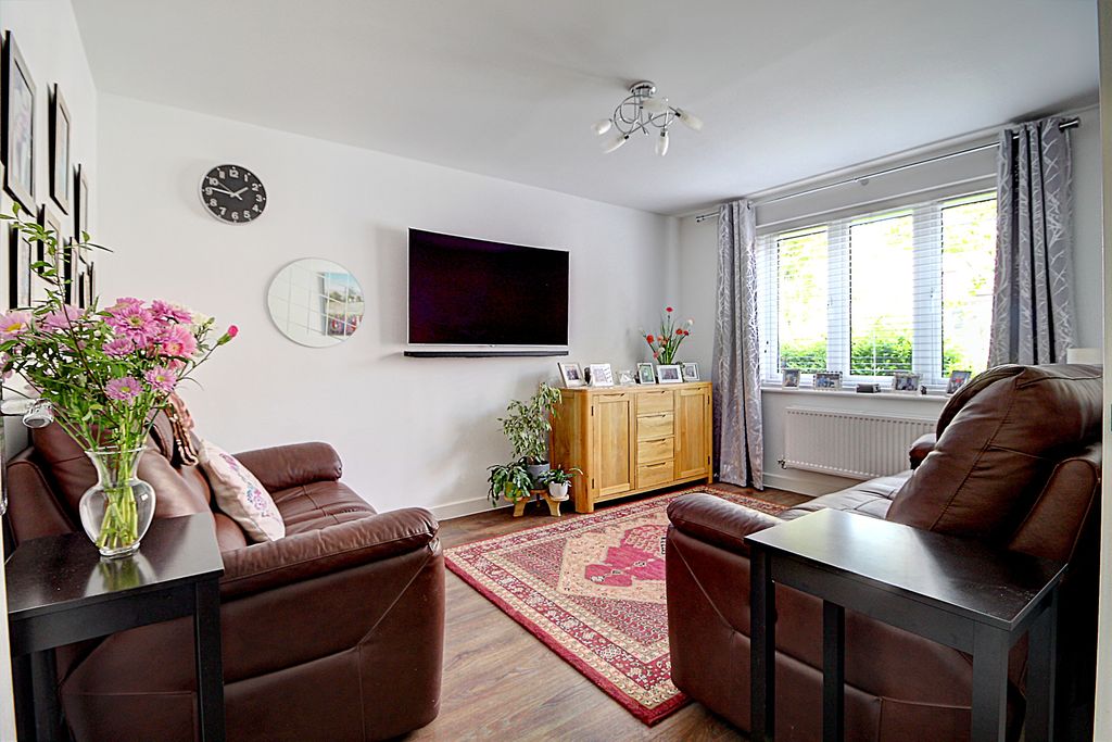 Property photo 3 of 21 Lounge