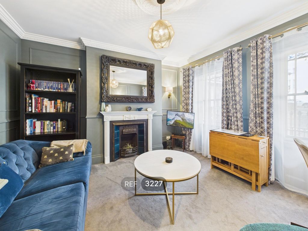 Property photo 1 of 13 Living Room