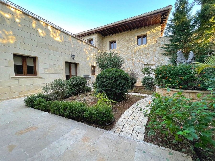 Property photo 3 of 32