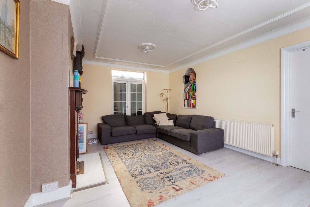 Property photo 2 of 21