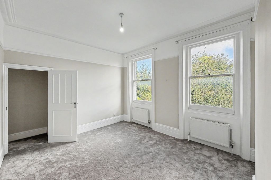 Property photo 3 of 9 Flat 2, 10 Ribblesdale Road, Hornsey, London, N8 7Ep