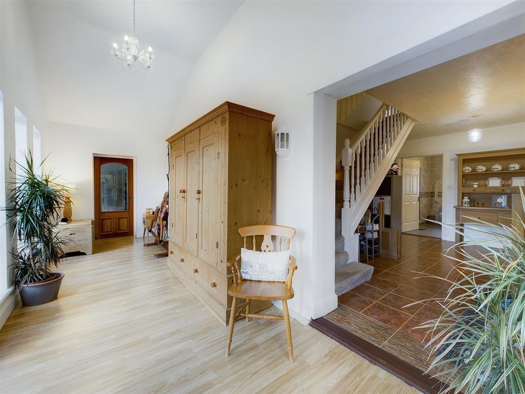 Property photo 2 of 25 Hallway