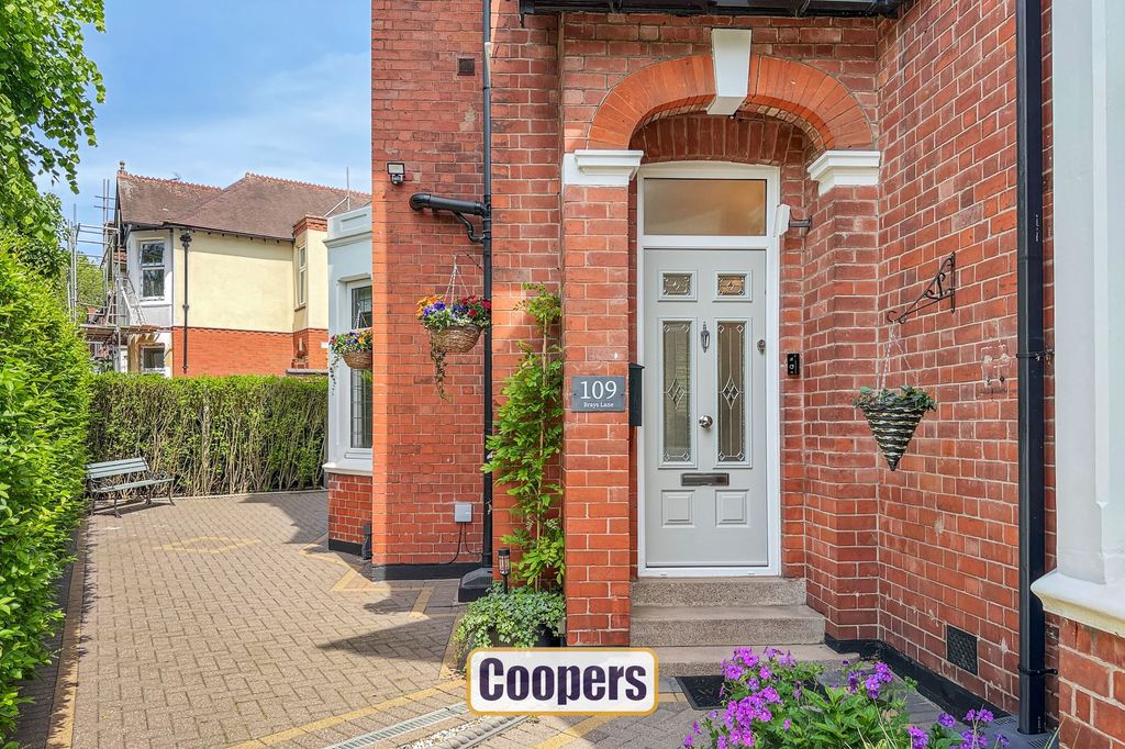 Property photo 2 of 34