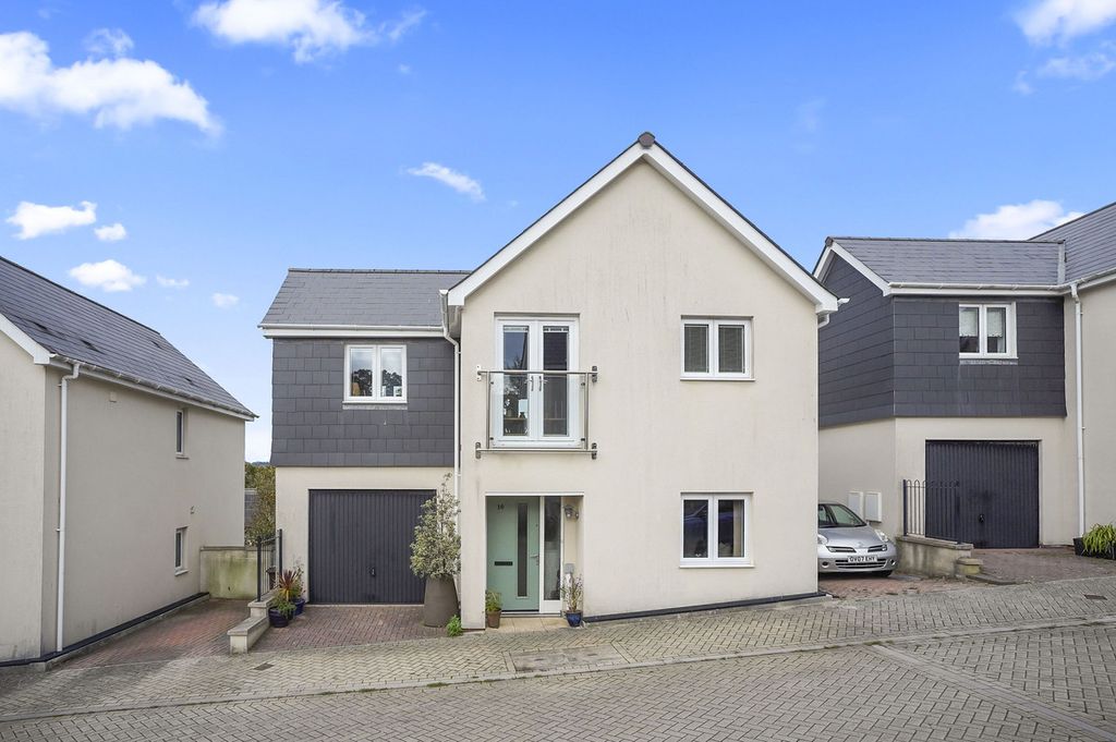 Property photo 1 of 27