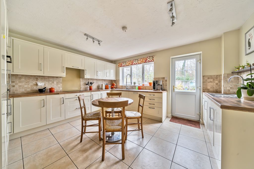 Property photo 3 of 14 141104519698Dee2391dc2