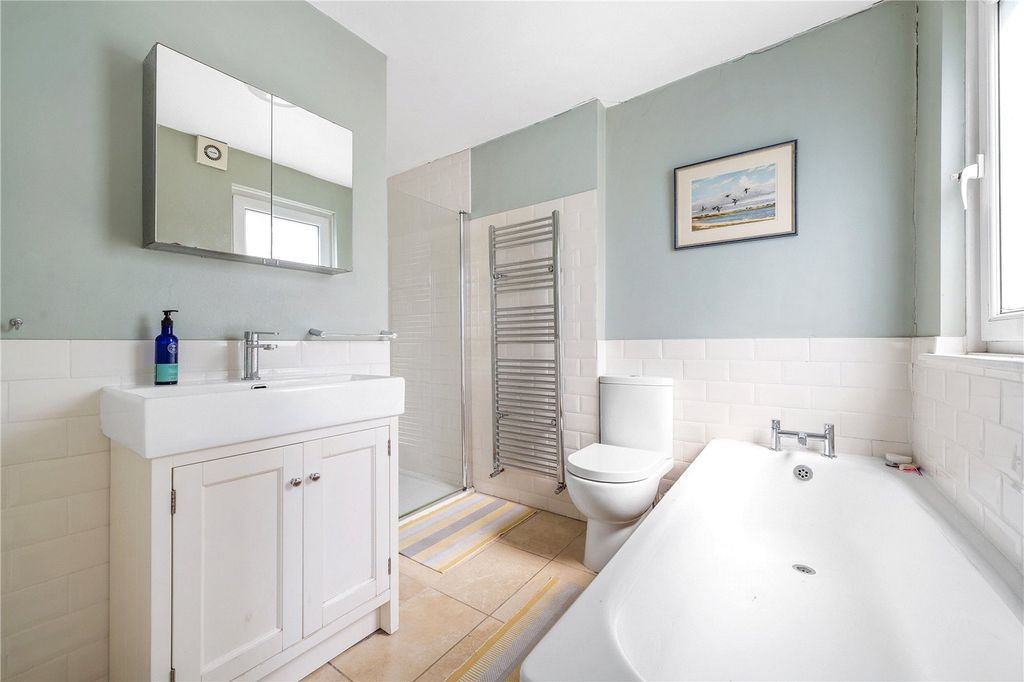 Property photo 3 of 17 Bathroom