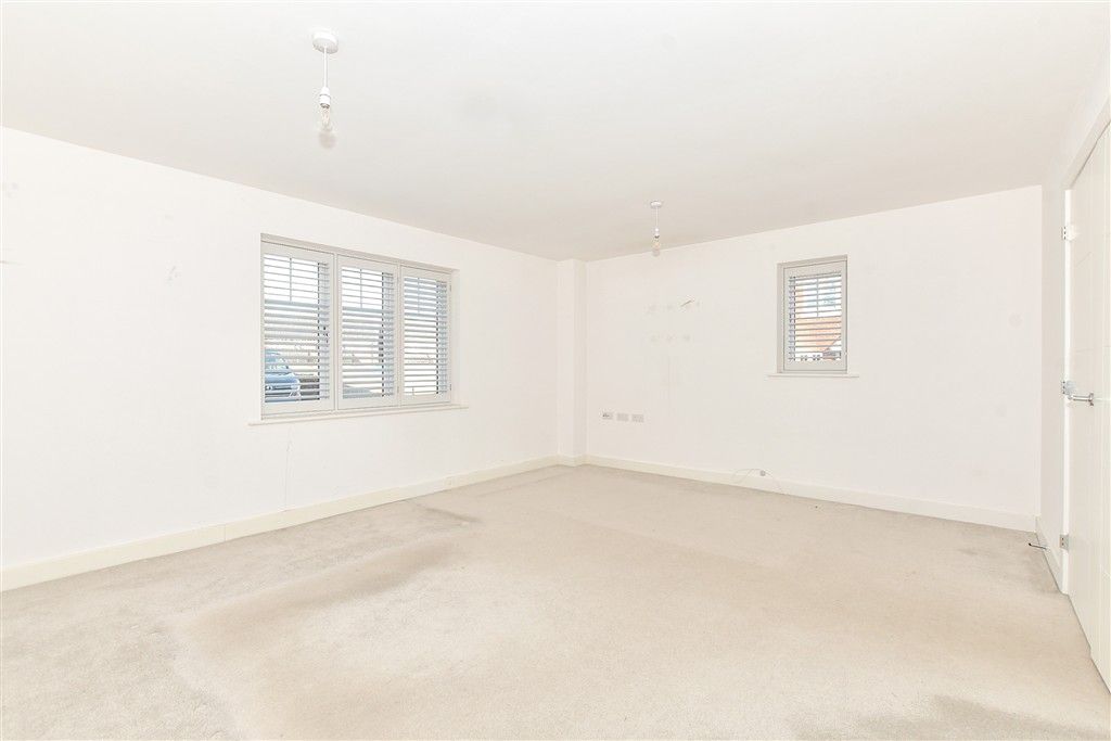 Property photo 3 of 12 Lounge