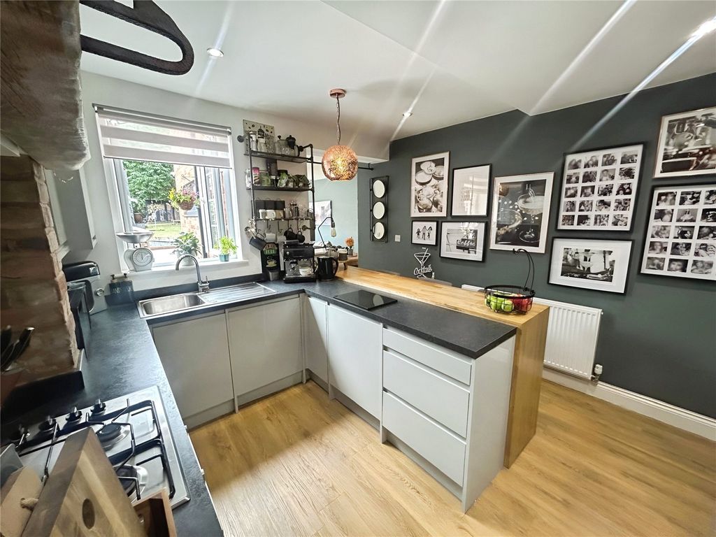 Property photo 2 of 20 Dining Kitchen