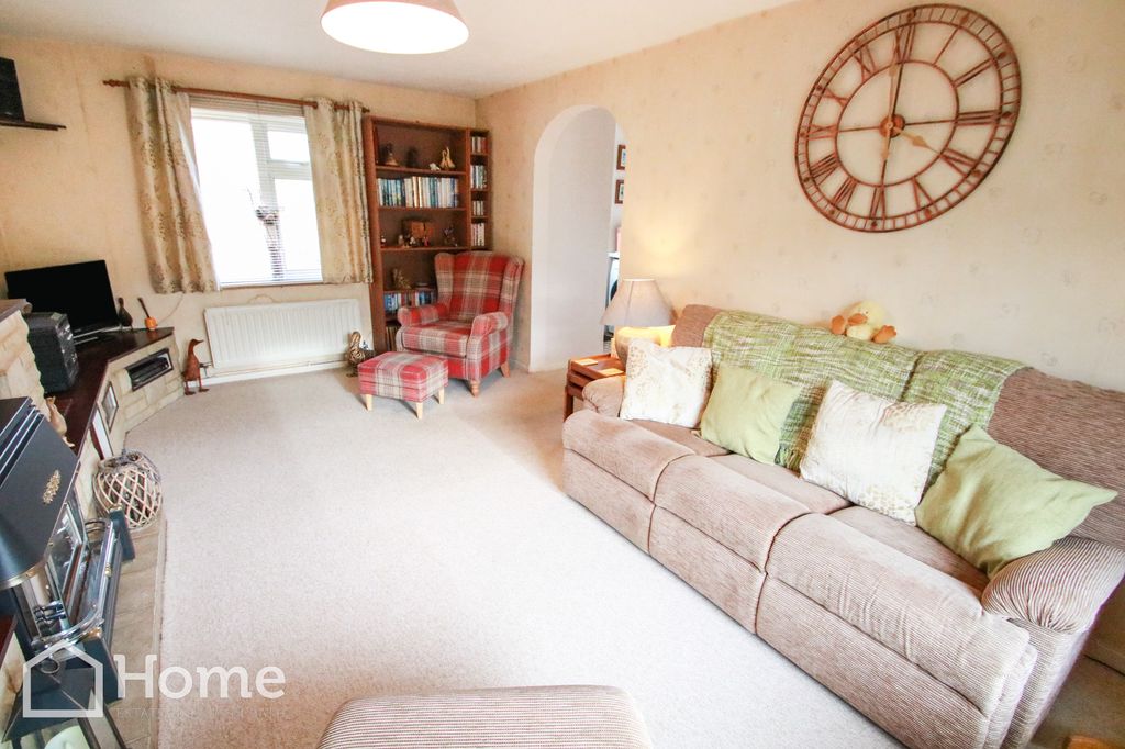 Property photo 2 of 20