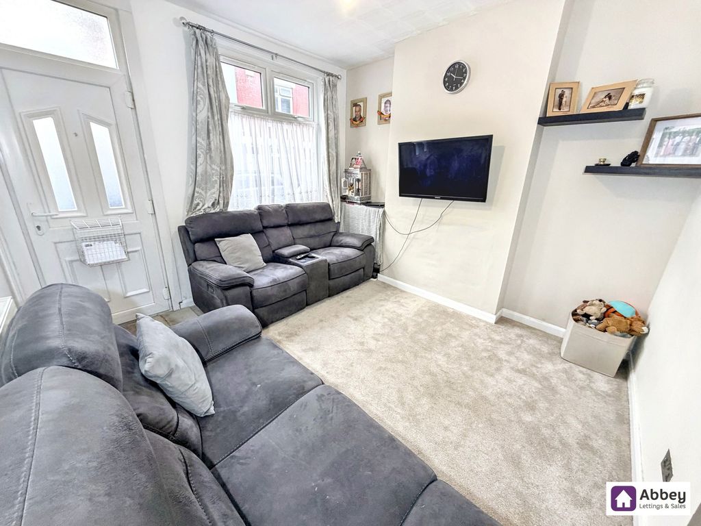 Property photo 3 of 12 Lounge