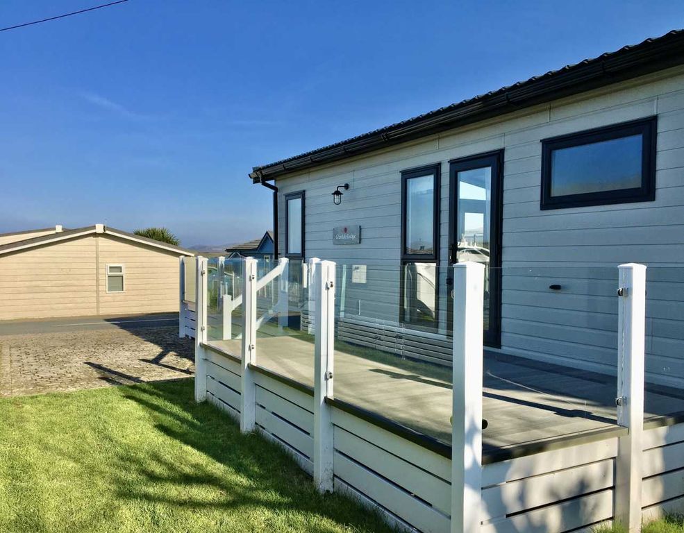 Property photo 2 of 23